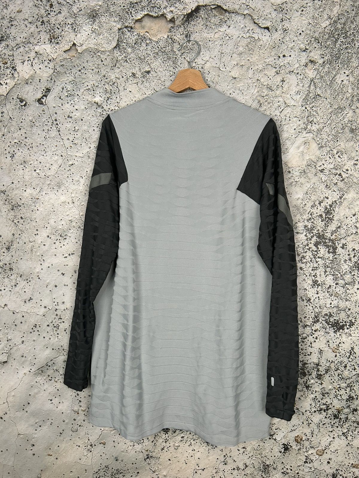 Nike Nike Liverpool FC Jersey Football Soccer Longsleeve Training Size US XL / EU 56 / 4 - 4 Thumbnail