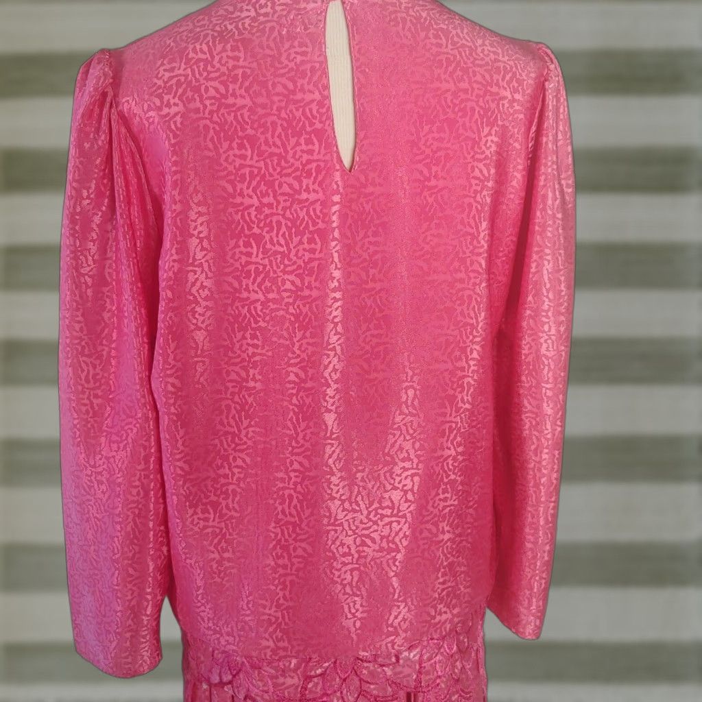 Vintage VINTAGE Street Ten Petites Blouse & Skirt Set Womens 14P Pink Satin Embroidered Flowers Formal/Maternity/Church 90s-00s Size XL / US 12-14 / IT 48-50 - 1 Thumbnail