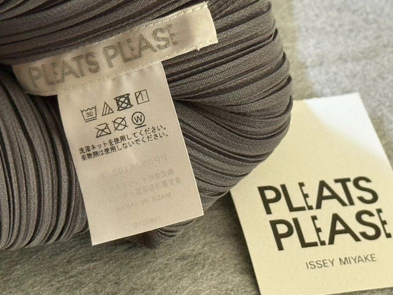 Issey Miyake Issey Miyake size:3 Grey pleated top with short sleeves Size XS / US 0-2 / IT 36-38 - 5 Thumbnail