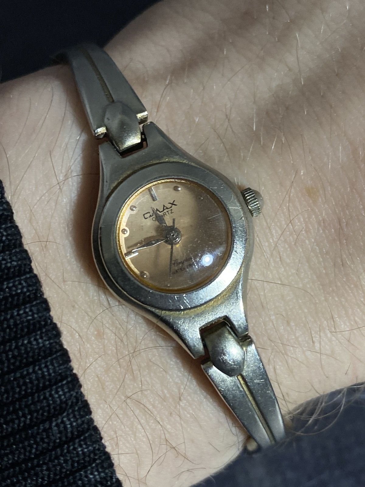 Vintage Vintage Omax Quartz Watch with Metal Bracelet Japanese Brand Size ONE SIZE - 2 Thumbnail
