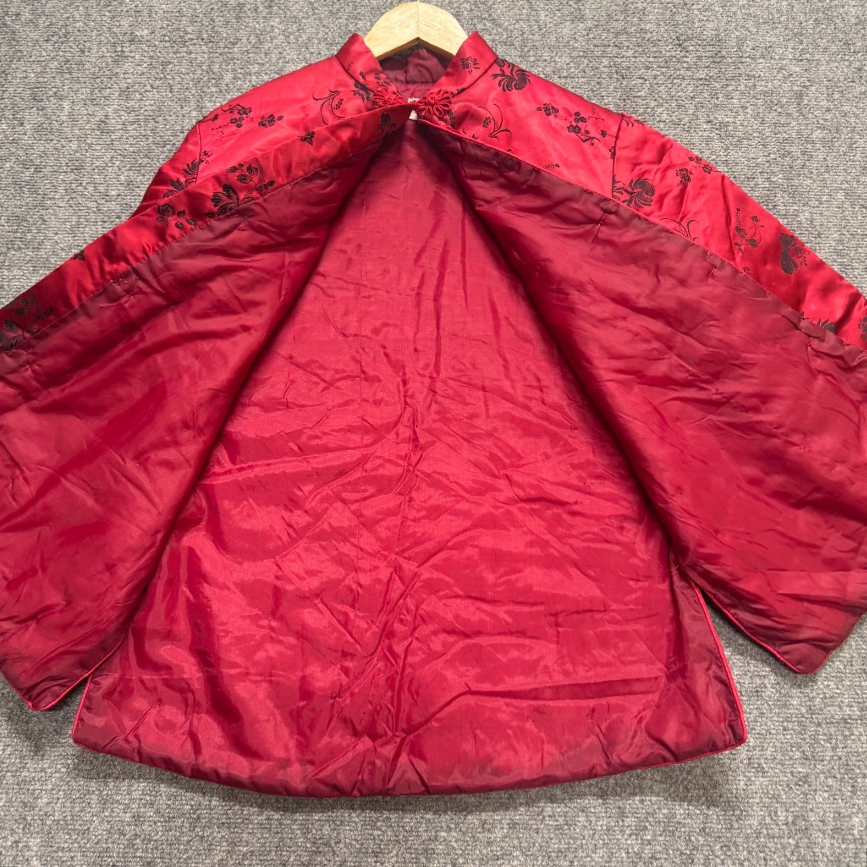 The Unbranded Brand VINTAGE Kimono Shirt Men's M Red Floral Embroidered Button Up Traditional Japanese Style Distressed Size ONE SIZE - 2 Thumbnail