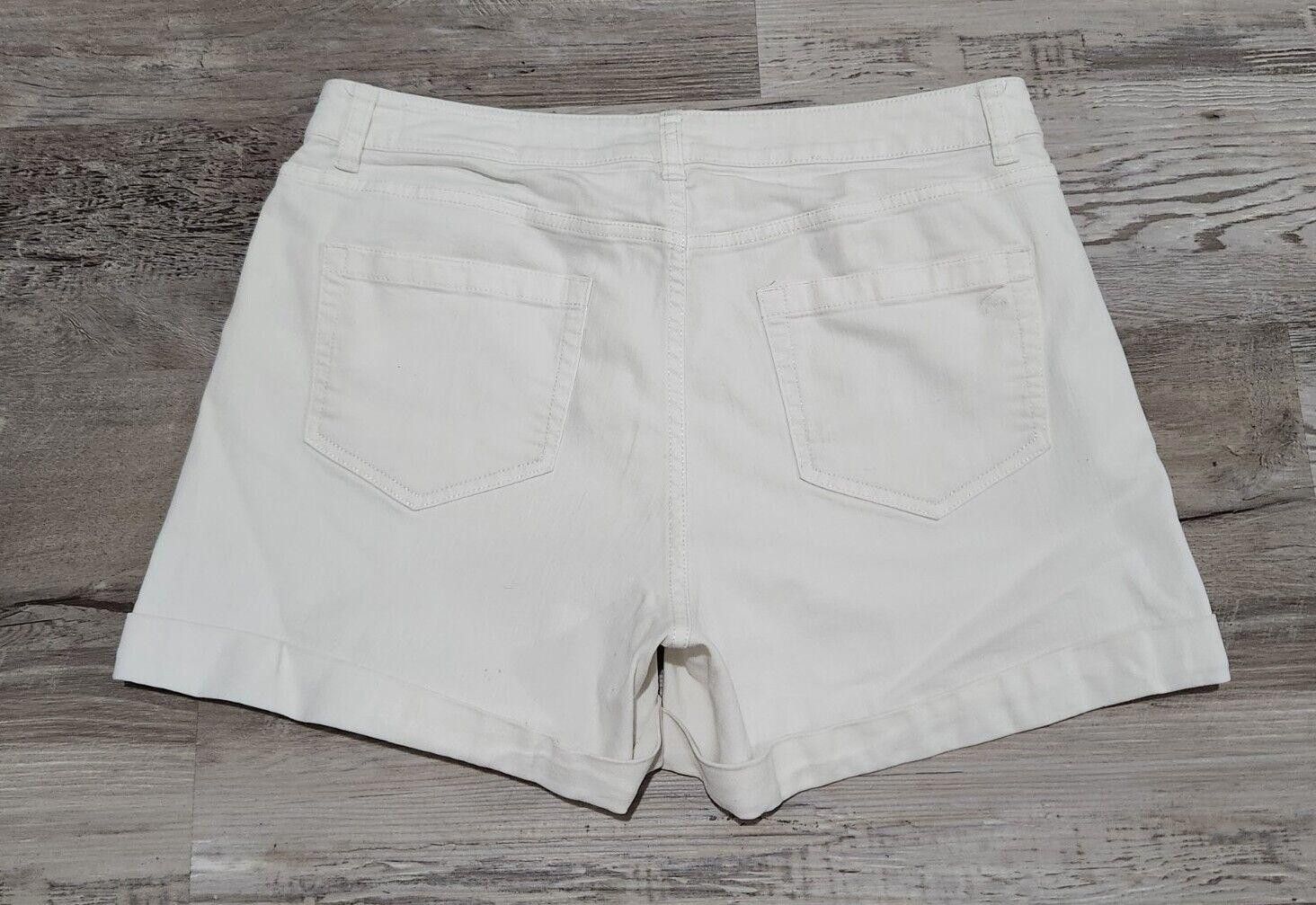 Vince Camuto Two By Vince Camuto Shorts Size 10/ 30 White Denim Stretch Size 32" / US 10 / IT 46 - 2 Thumbnail