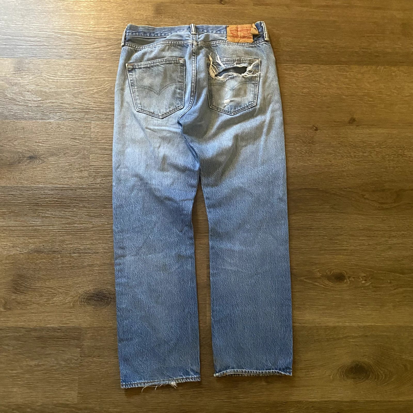 Levi's Vintage Levi's 501 Mid Wash Jeans / Distressing Size US 36 / EU 52 - 5 Thumbnail