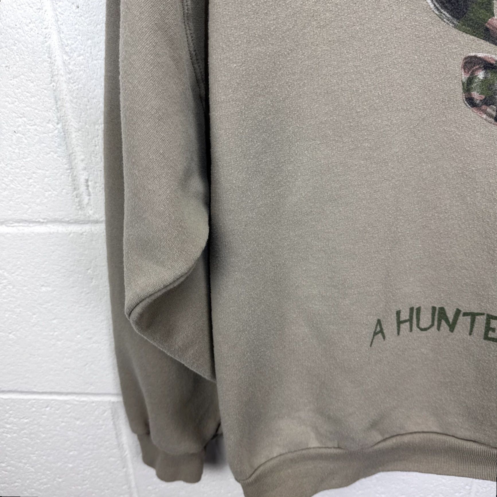 Vintage Vintage Hunter Sweatshirt Adult 2XL Beige Outdoor Nature Graphic Print Pullover Fleece Size US XXL / EU 58 / 5 - 7 Thumbnail