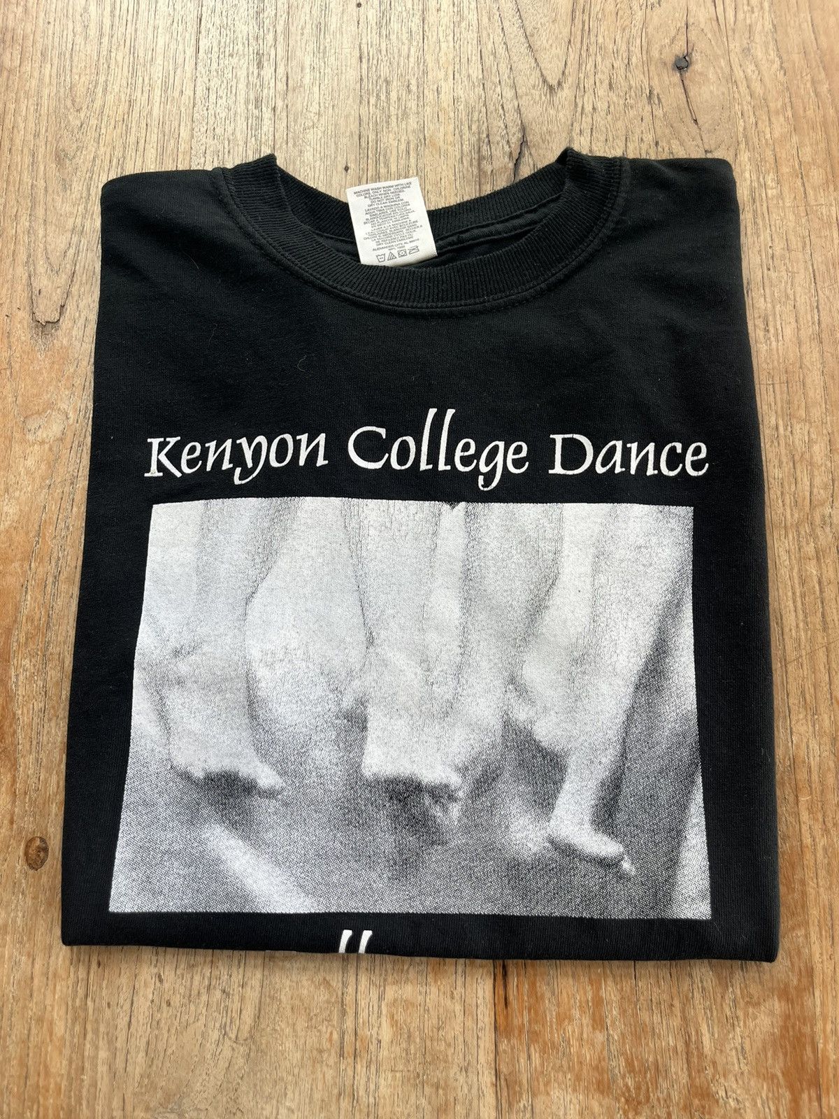 Vintage Vintage Kenyon College Dance Fall 2004’s Photo Tshirt Size US S / EU 44-46 / 1 - 1 Thumbnail
