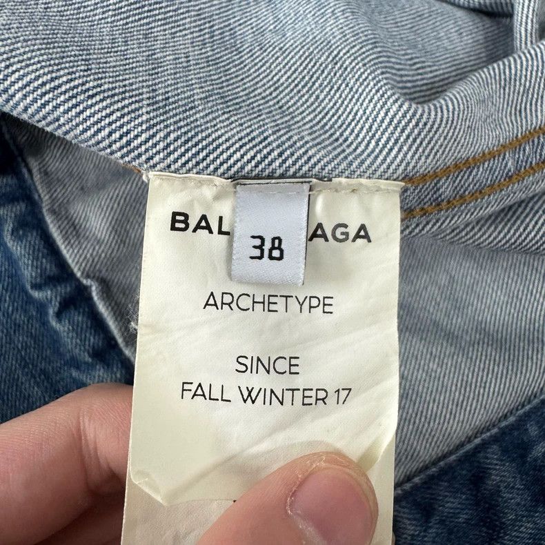 Balenciaga Balenciaga size 38 Washed denim jacket with large Logo on t Size US M / EU 48-50 / 2 - 5 Thumbnail