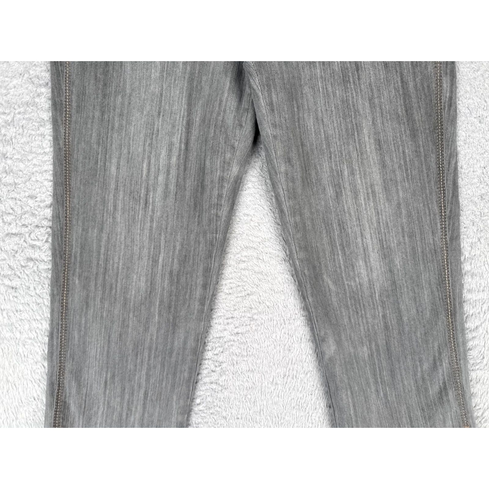 Faded Glory Faded Glory Jeans Capri Womens 30x22 Gray Med Wash Denim Regular Casual City 5-Pocket Womens Size 30" / US 8 / IT 44 - 3 Thumbnail