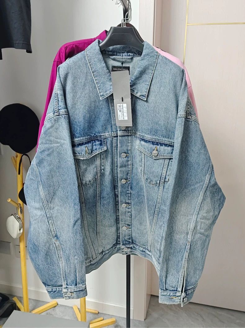 Balenciaga Balenciaga Balenciaga Denim Jacket with Distressed Wash-25 Size US L / EU 52-54 / 3 - 1 Thumbnail