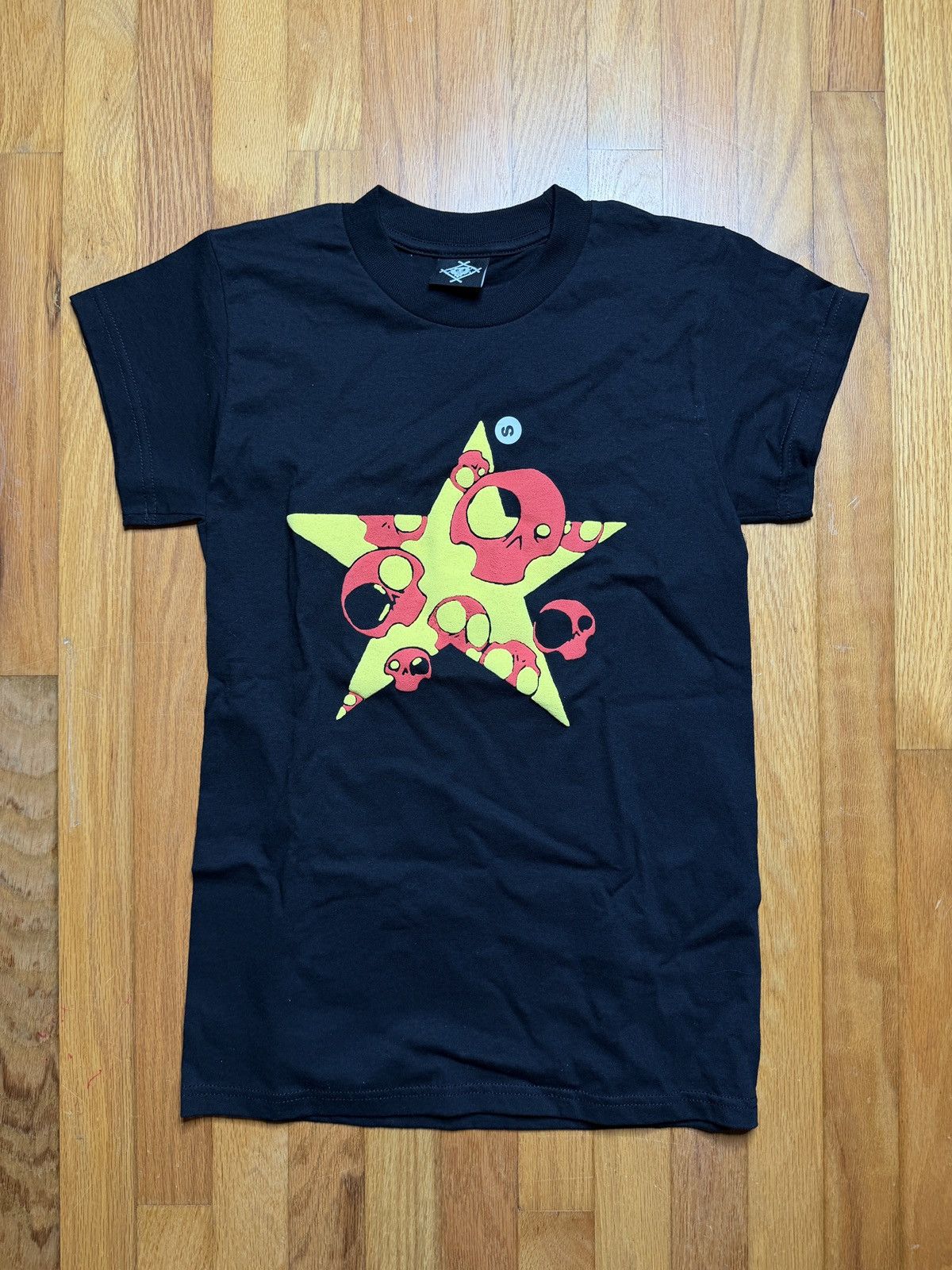 Xavier Wulf / Hollow Squad Hollow Squad Xavier Wulf Skull Star Tee Black/Red/Yellow Y2K Size US S / EU 44-46 / 1 - 1 Thumbnail
