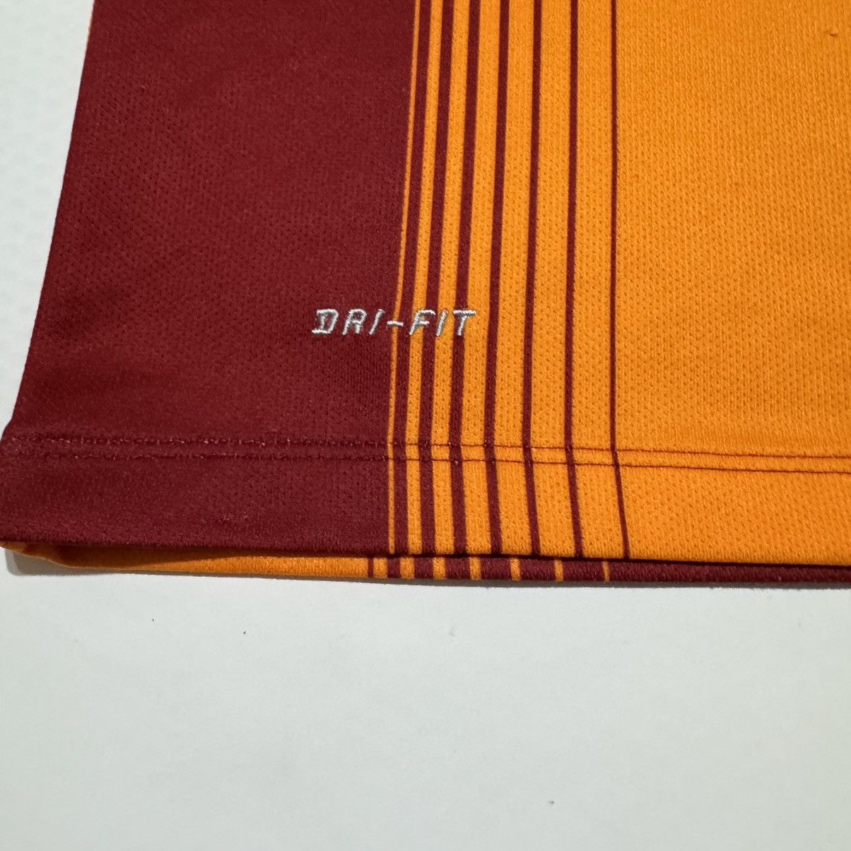 Nike Galatasaray Nike 2014\15 Home Football Soccer Shirt Jersey Size US XS / EU 42 / 0 - 5 Thumbnail