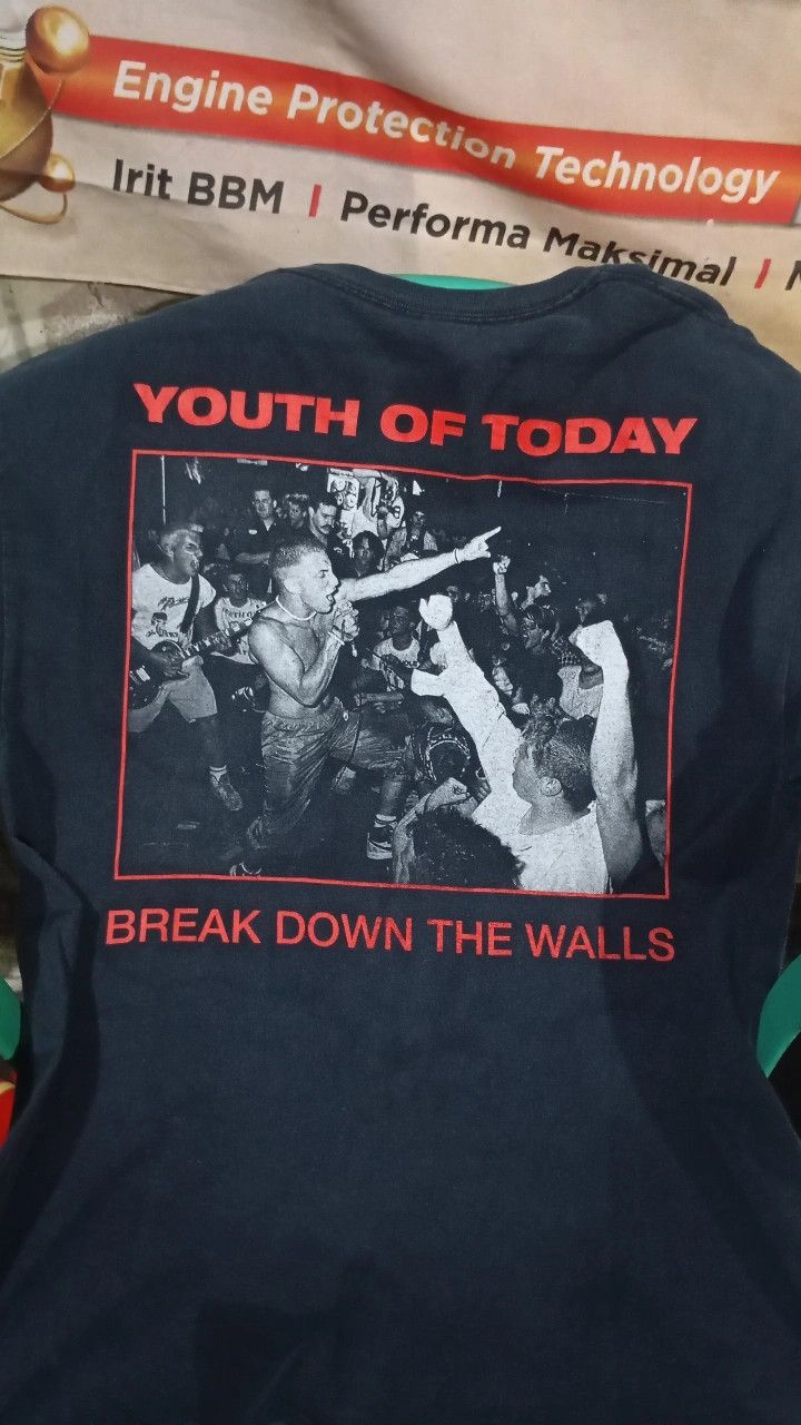 Band Tees Band tees youth of today break down the walls Size US L / EU 52-54 / 3 - 2 Thumbnail