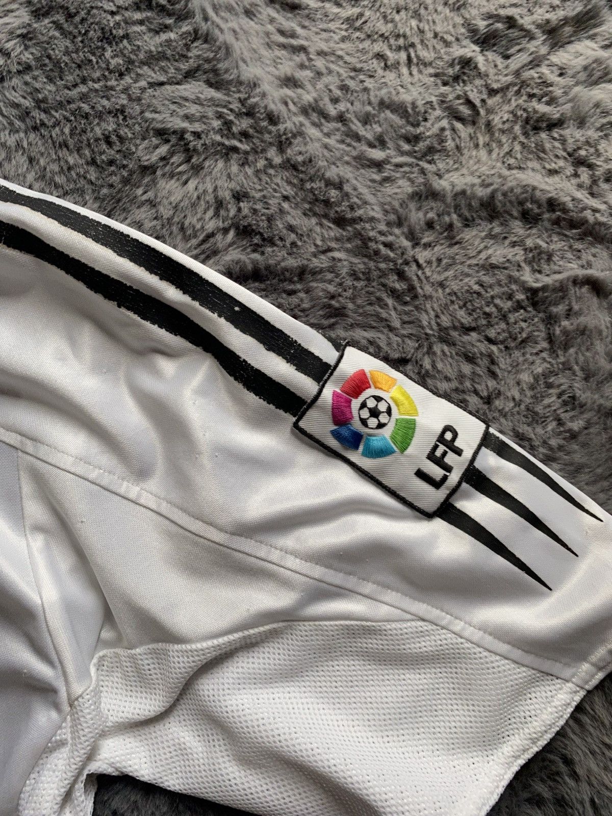 Adidas Real Madrid 2004/2005 — #16 GRAVESEN (Size S) Size US S / EU 44-46 / 1 - 5 Thumbnail