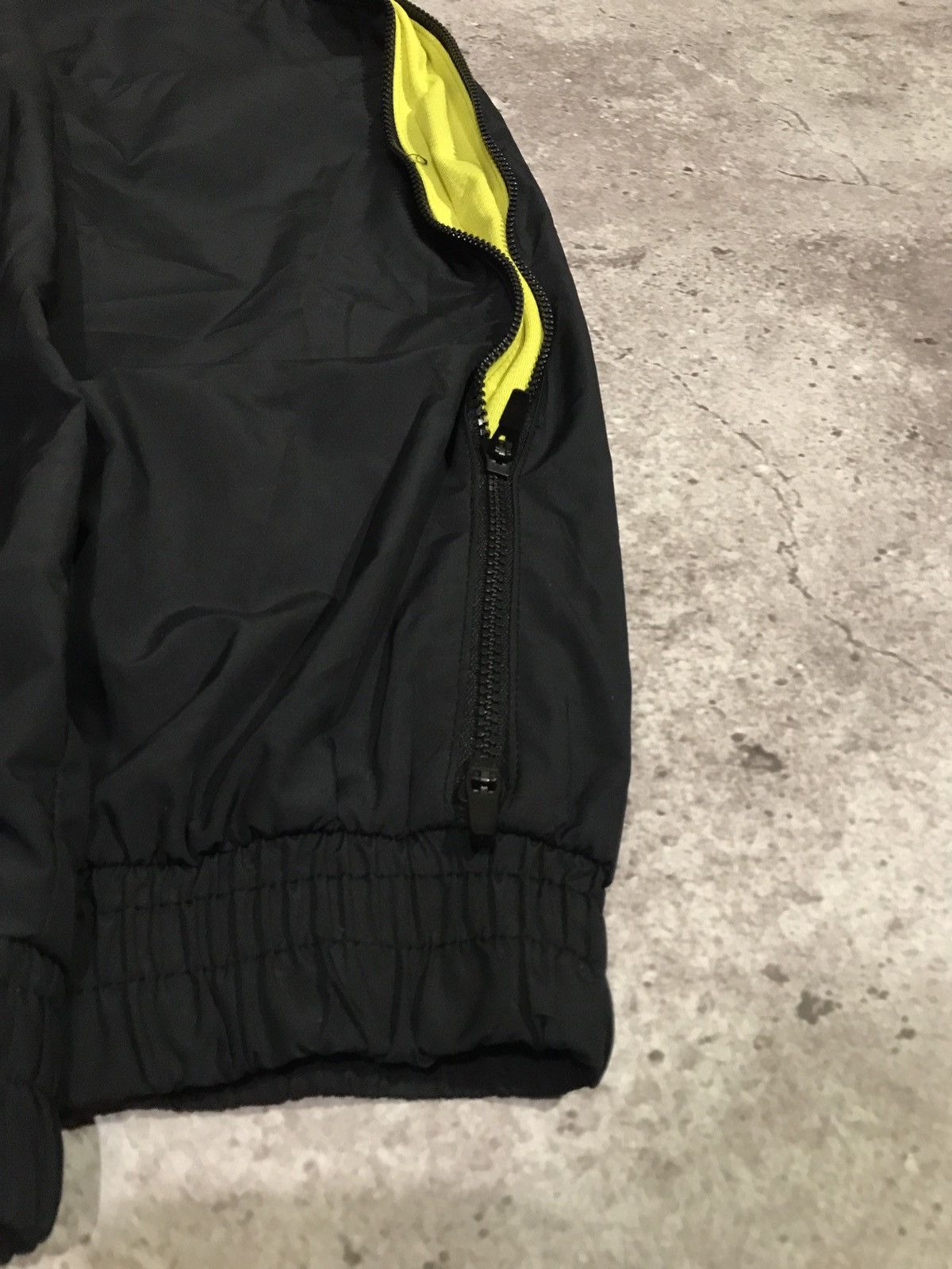 Oakley × Vintage Vintage Light Jacket Oakley Nylon Zip Bomber Jacket Black S Size US S / EU 44-46 / 1 - 4 Thumbnail