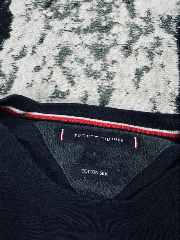 Tommy Hilfiger Tommy Hilfiger navy silk sweater L Size US L / EU 52-54 / 3 - 4 Thumbnail