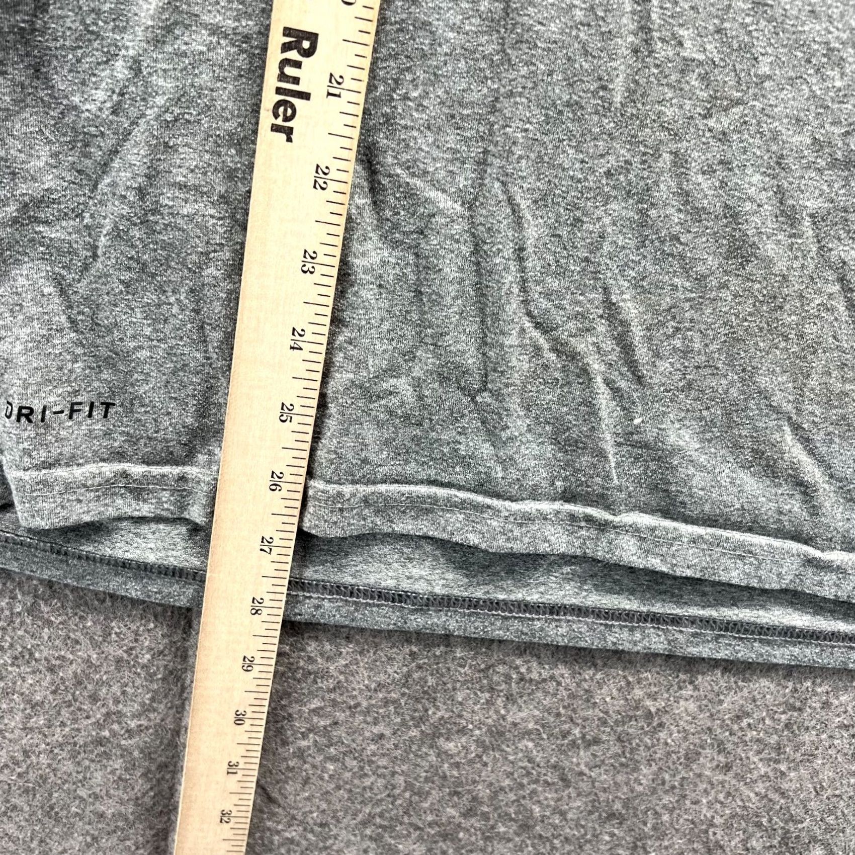 Nike Nike Shirt Men 2XL Gray Dri-Fit Jersey Crewneck Swoosh Logo T-Shirt Sports Active Breathable All Seasons Size US XXL / EU 58 / 5 - 4 Thumbnail