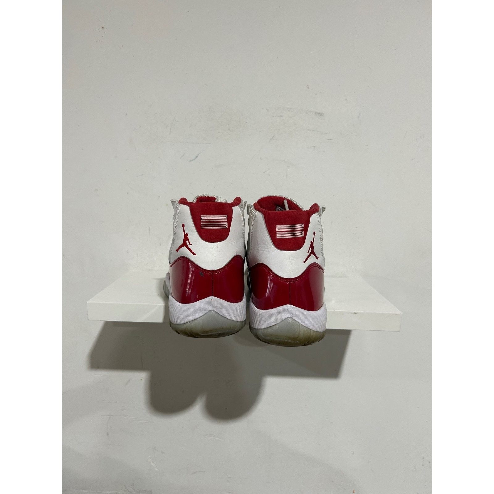 Nike JORDAN 11 RETRO CHERRY SIZE 8 PREOWNED Size US 8 / EU 41 - 3 Thumbnail