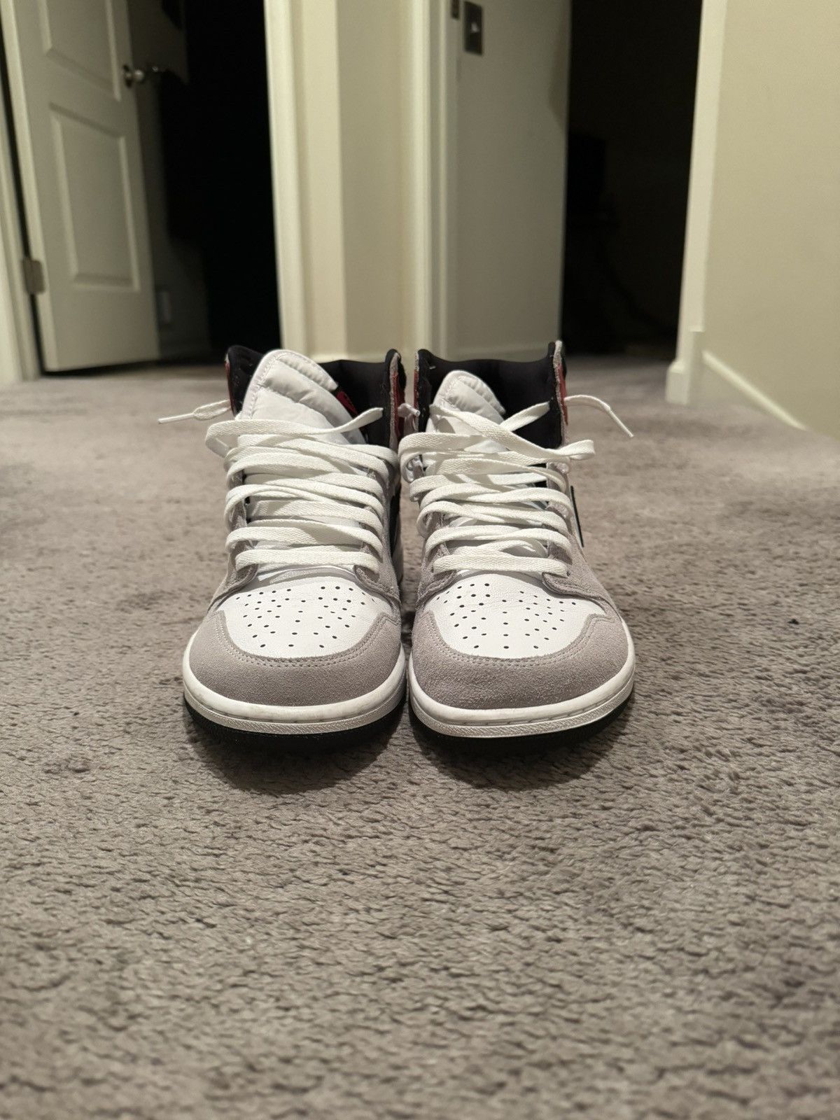Jordan Brand Air Jordan 1 Retro High OG Smoke Grey Size US 11 / EU 44 - 5 Thumbnail
