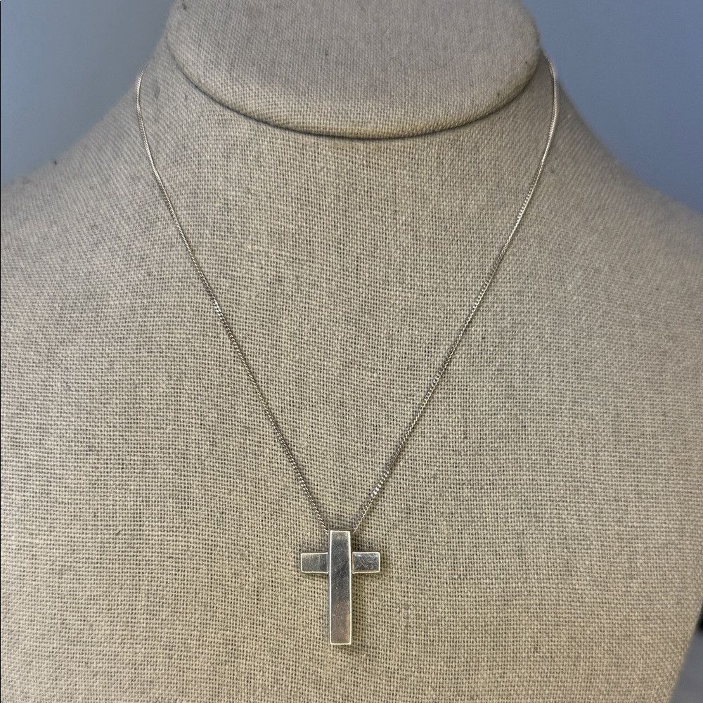 Gucci Gucci Sterling Silver Cross Pendant Necklace 16in Chain 925 Size ONE SIZE - 1 Thumbnail