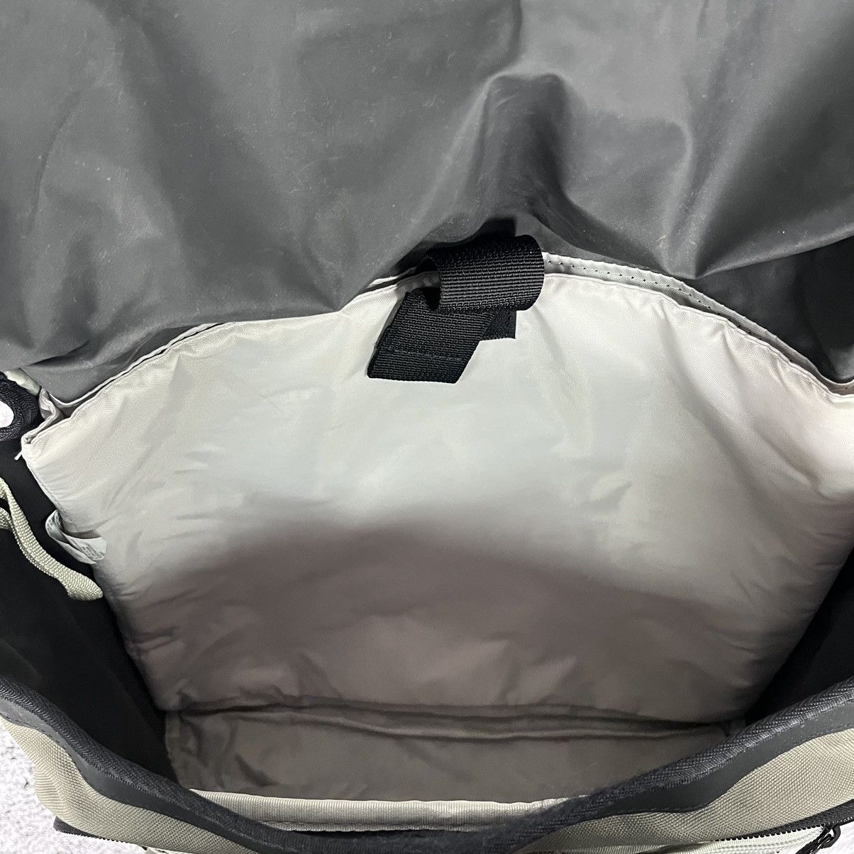 Nike × Vintage Nike Vintage 00’s Centre Swoosh Crossbody Messenger Bag Size ONE SIZE - 10 Thumbnail