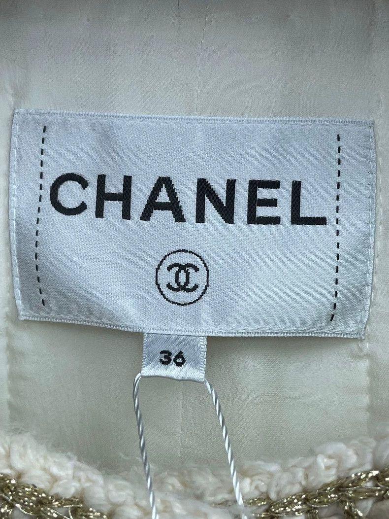 Chanel Chanel White Boucle Jacket -2505 Size US S / EU 44-46 / 1 - 5 Thumbnail