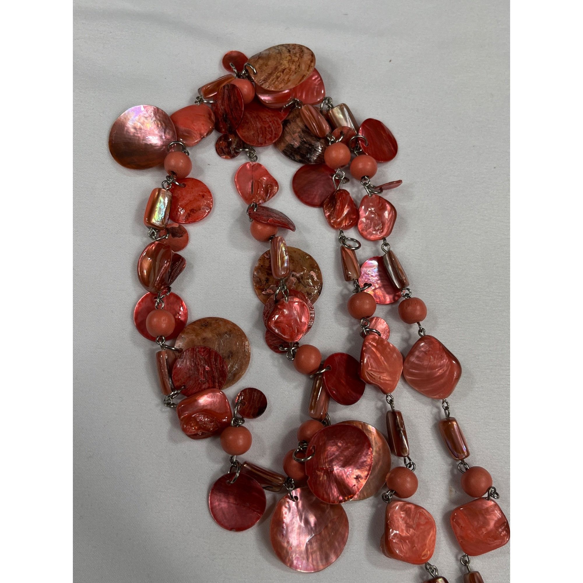 Vintage Handcrafted SKU 7854 Womens Coral Shell Beaded Necklace Size ONE SIZE - 6 Thumbnail