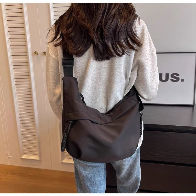 The Unbranded Brand Fashionable and Minimalist Crossbody Bag Size ONE SIZE - 2 Thumbnail