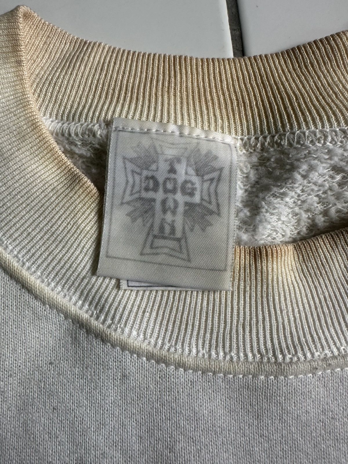 Fruit Of The Loom Vintage 90s Dog Town Skull stain White Crewneck Size US L / EU 52-54 / 3 - 11 Thumbnail