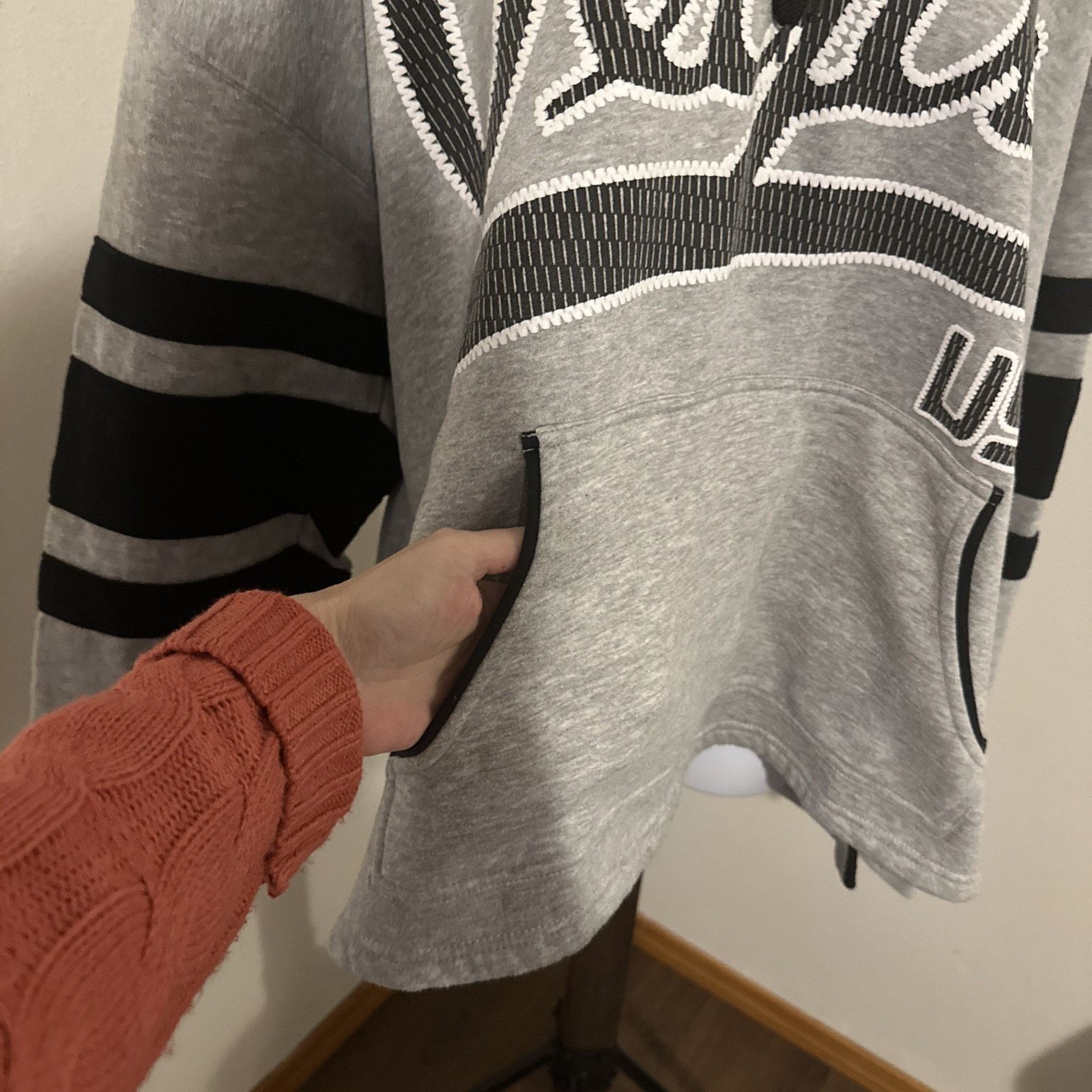 DC DC Classic XL Gray Vegas Hoodie with Striped Sleeves Size XL / US 12-14 / IT 48-50 - 4 Thumbnail