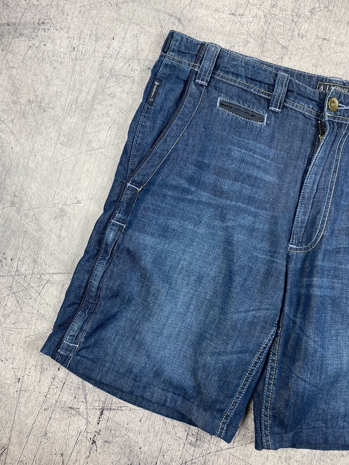 Emporio Armani × Giorgio Armani × Vintage Vintage Armani Jeans Denim Shorts Size US 36 / EU 52 - 3 Thumbnail