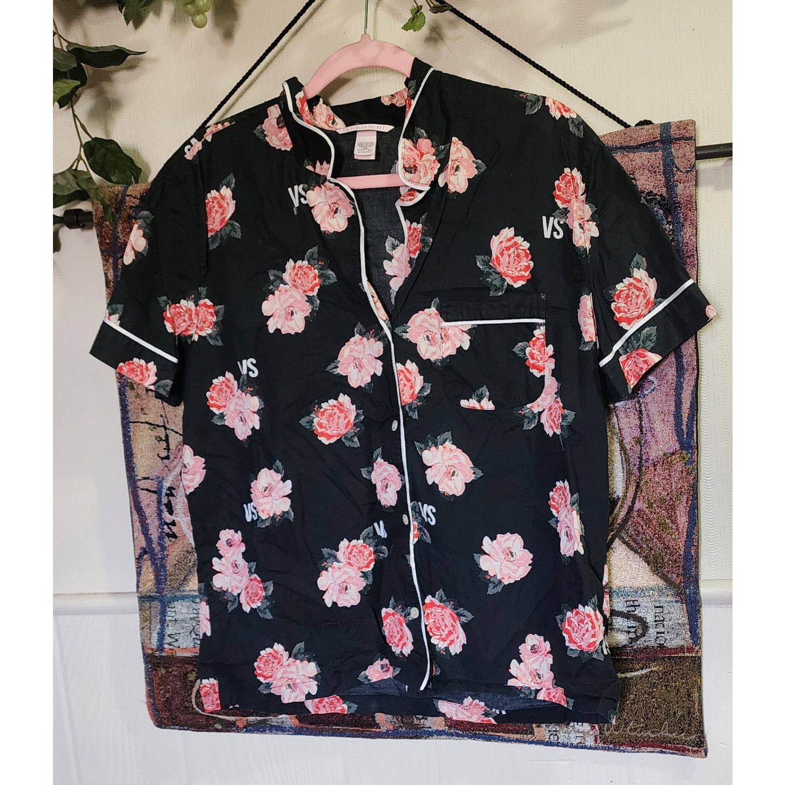 Victoria's Secret Victoria’s Secret black floral button up PJ top Size M / US 6-8 / IT 42-44 - 1 Thumbnail