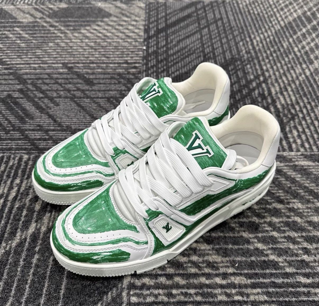 Louis Vuitton Louis Vuitton Trainer Hand-painted Graffiti Sneakers J42 Size US 7.5 / EU 40-41 - 1 Thumbnail