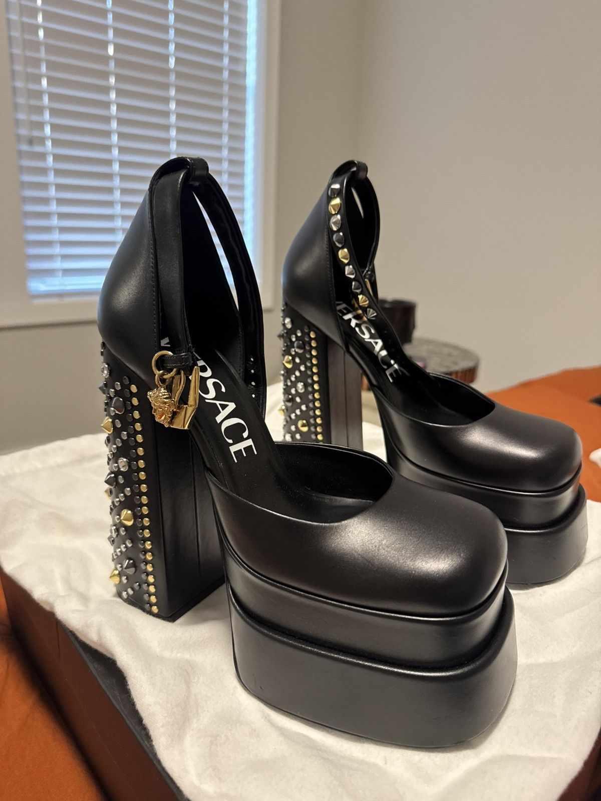 Versace Versace Pumps Medusa Size US 7 / IT 37 - 1 Thumbnail