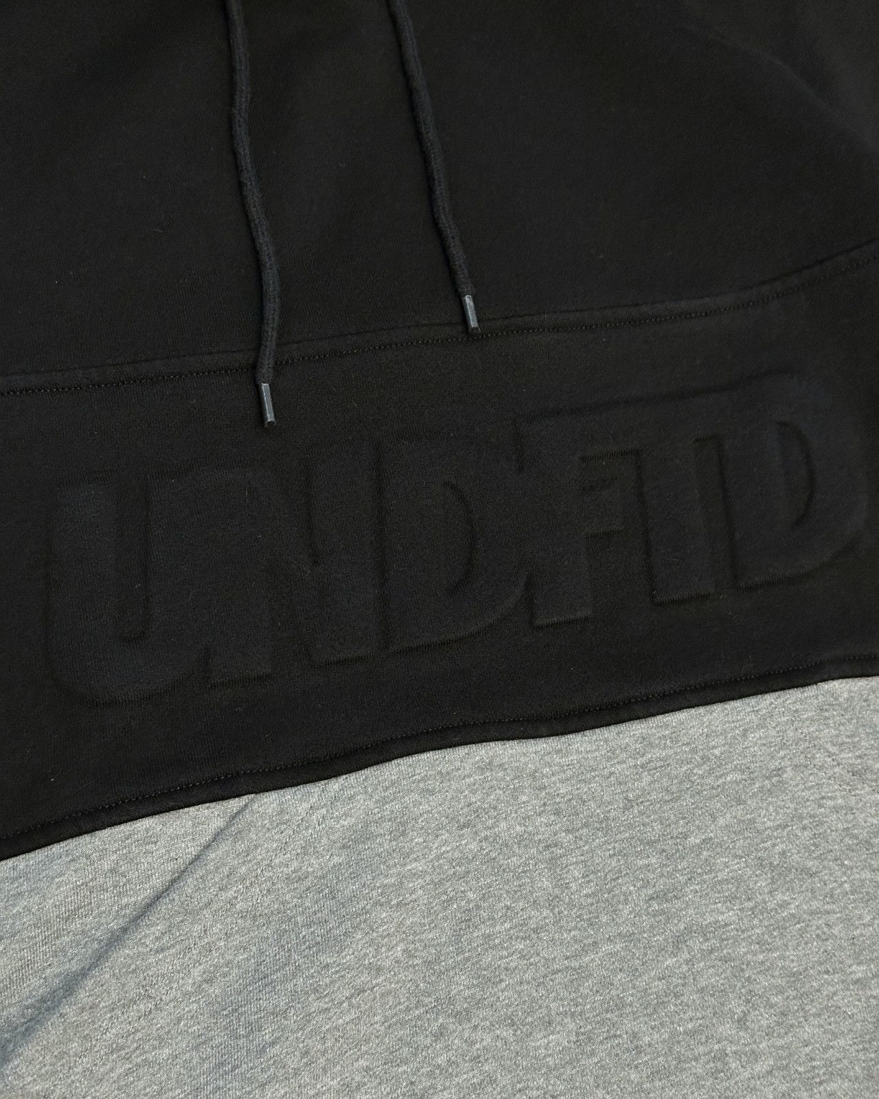 Undefeated Undefeated Out Runner Black/Gray Two-Tone Hoodie - Medium Size US M / EU 48-50 / 2 - 3 Thumbnail