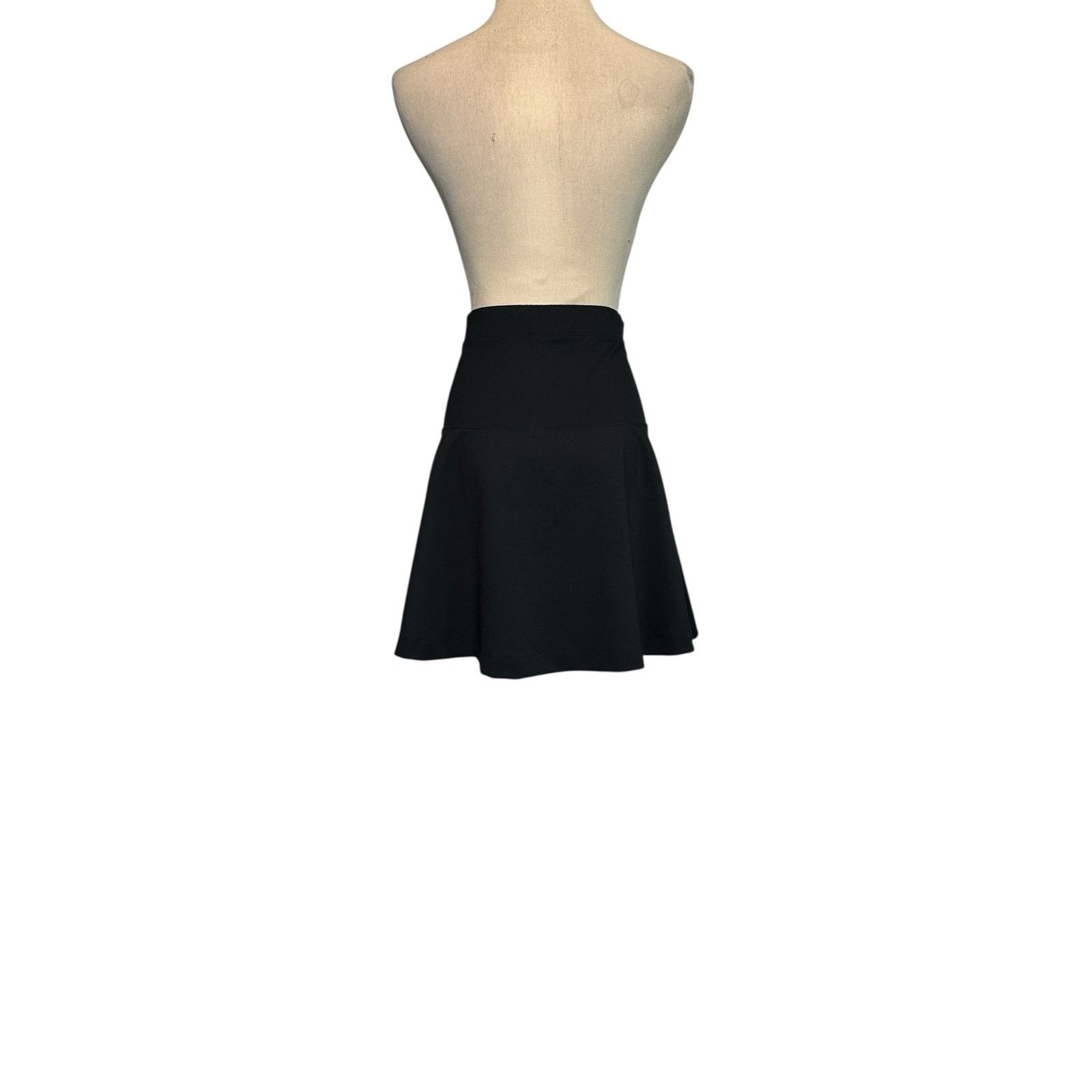Old Navy Old Navy black pull on A line mini skirt size Small Size 30" / US 8 / IT 44 - 9 Thumbnail