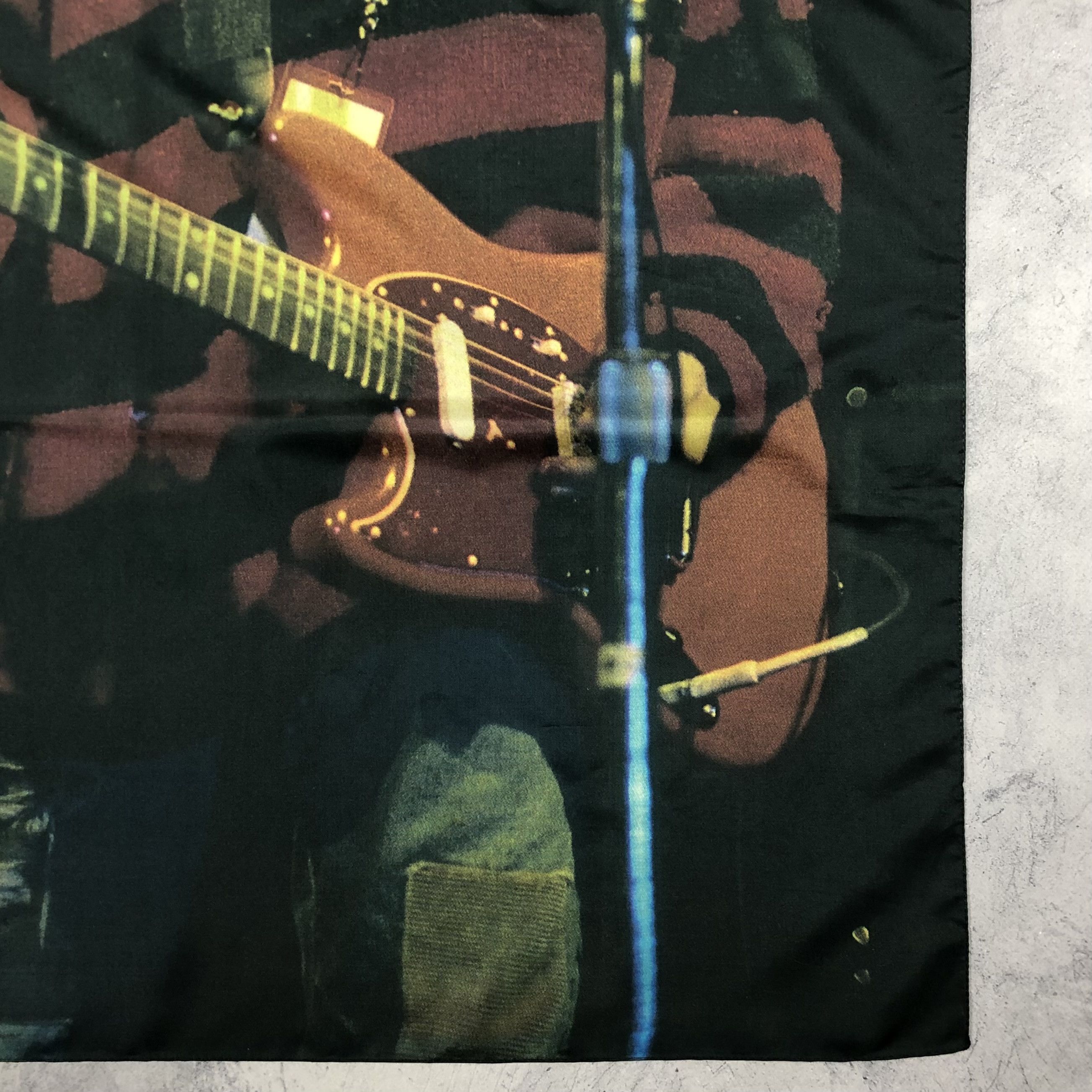 Band Tees 2007 Kurt Cobain The End of Music Tapestry Poster Size ONE SIZE - 9 Thumbnail