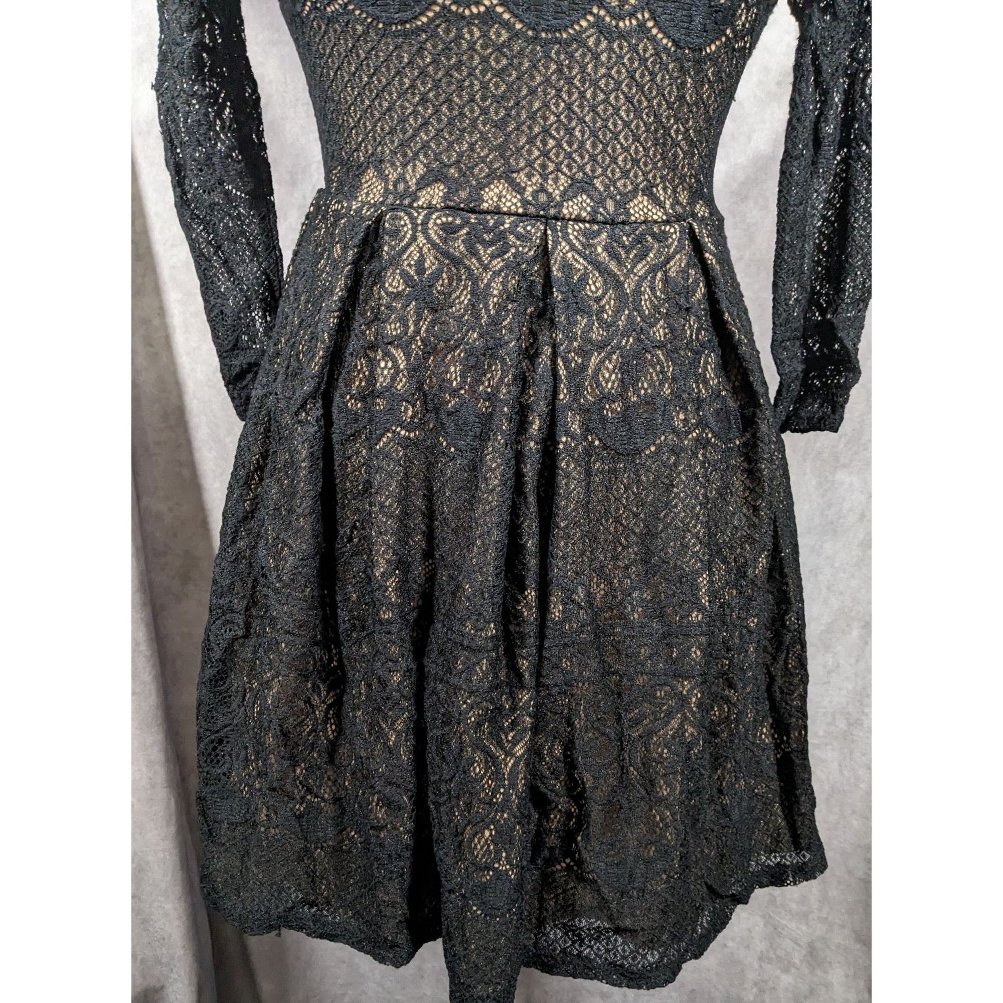 Other B Darlin Gothic Cream With Black Lace Overlay Knee Length Dr Size S / US 4 / IT 40 - 9 Thumbnail