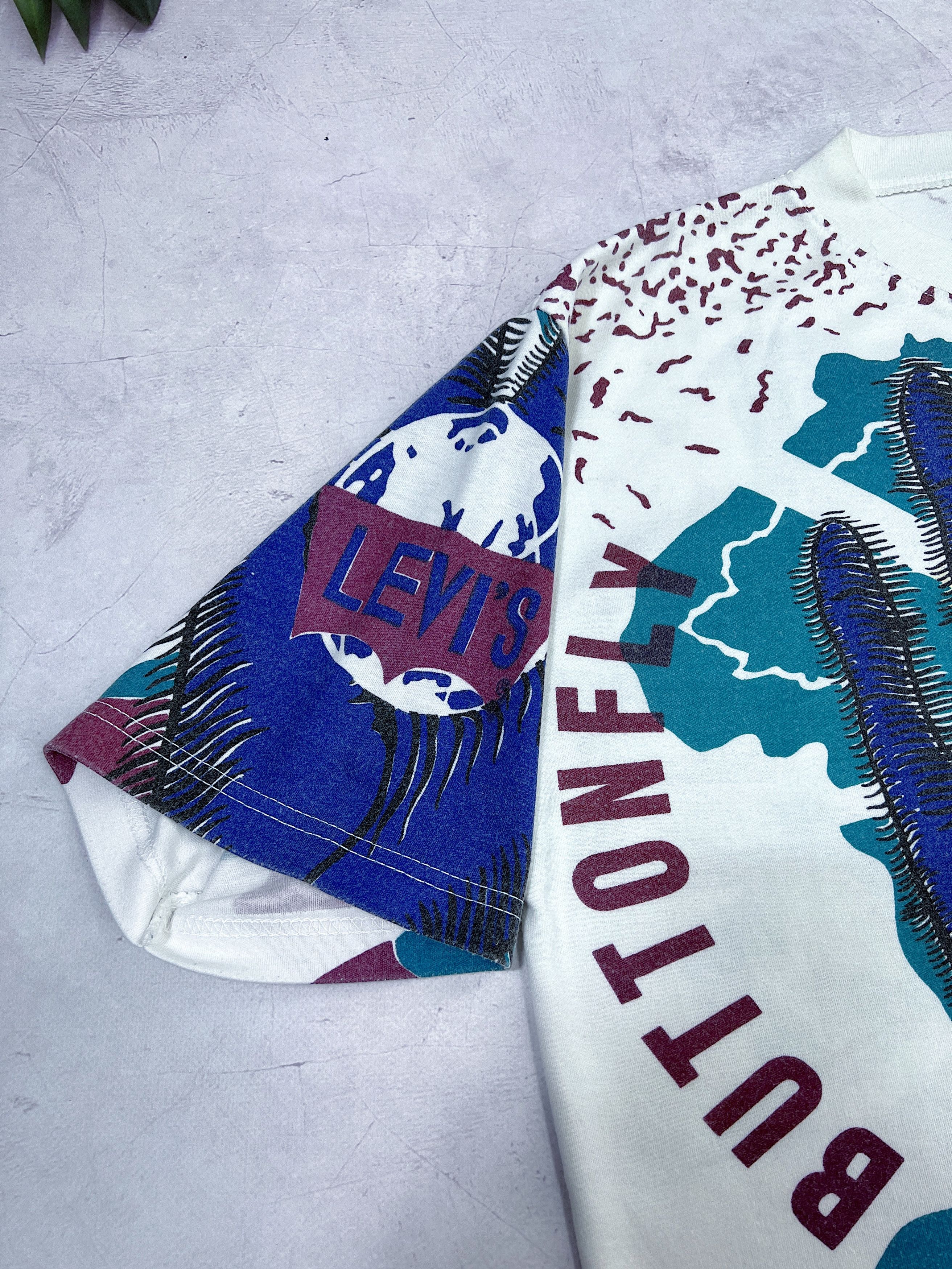 Levi's × Vintage Vintage Levi's T-Shirt You've Got The Whole World 501 Series Size US L / EU 52-54 / 3 - 11 Thumbnail