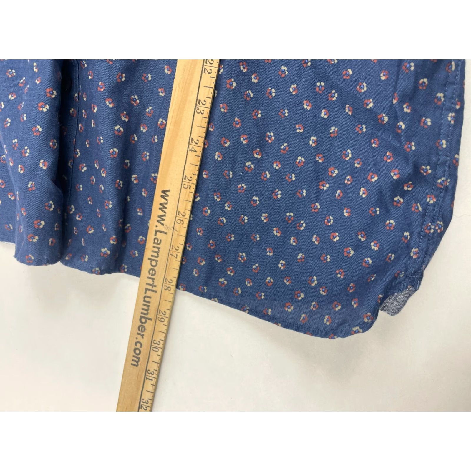 Van Heusen Van Heusen Shirt Men's Large 16-16.5 Blue Floral Button Up Long Sleeve Size US L / EU 52-54 / 3 - 7 Thumbnail