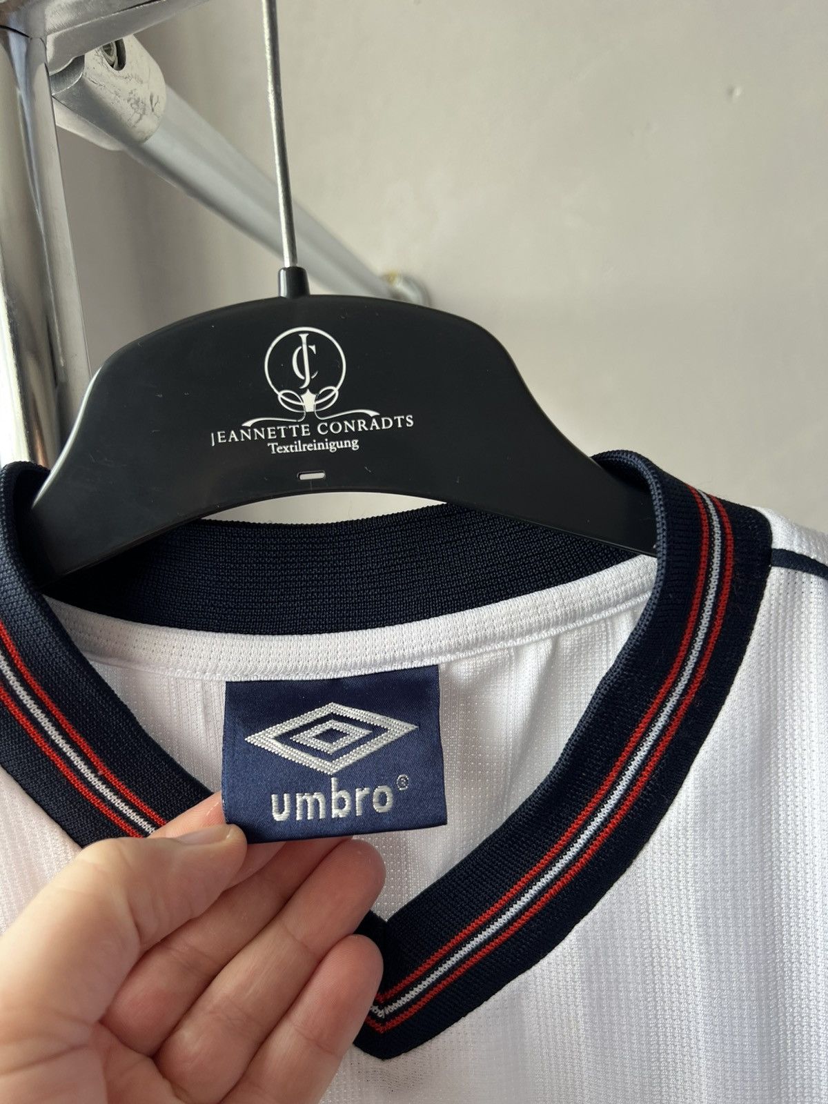 Umbro 1986 PROTOTYPE ENGLAND TEAM REMAKE SOCCER JERSEY SHIRT L Size US L / EU 52-54 / 3 - 9 Thumbnail