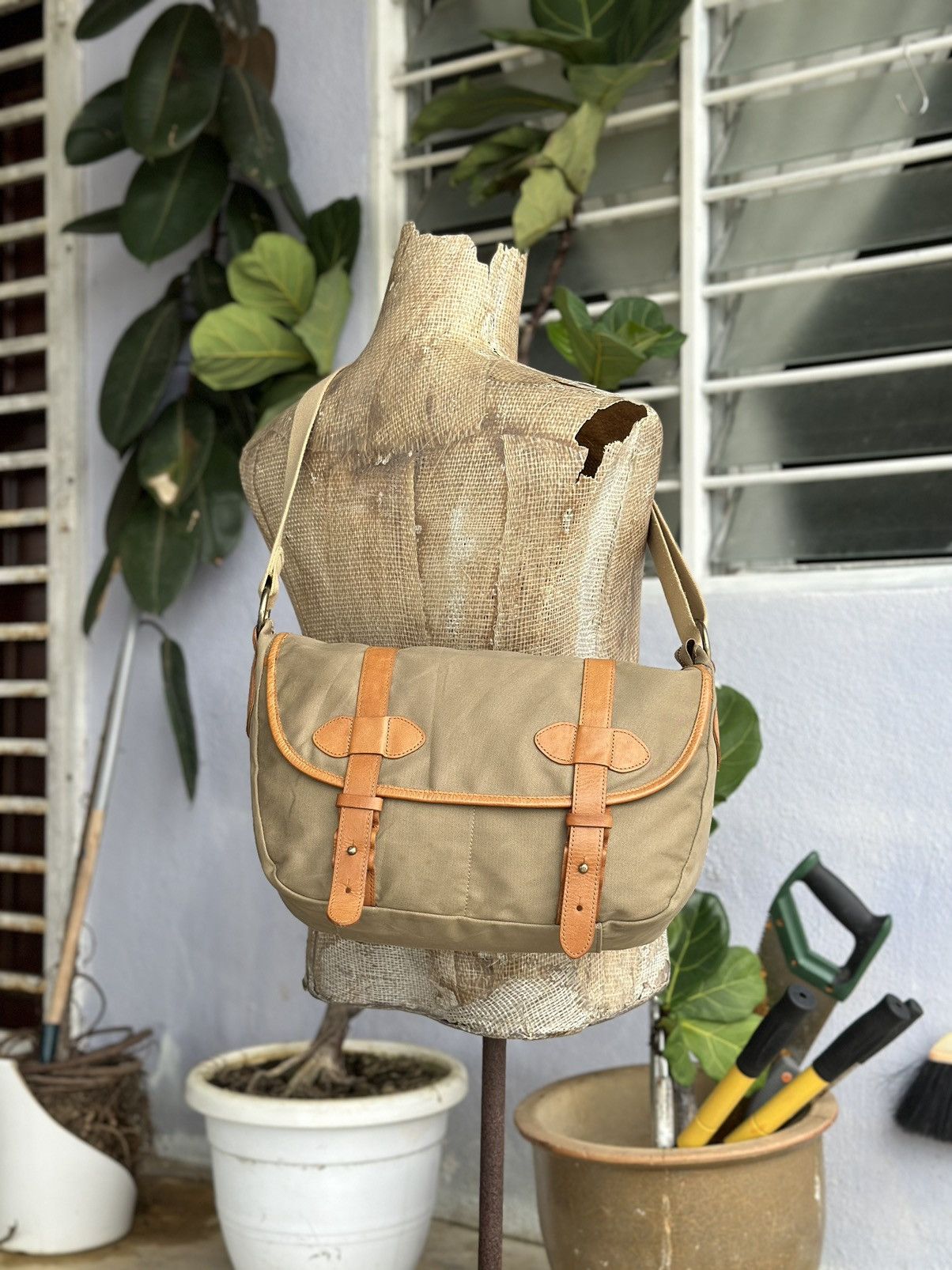 united Arrow Japan Messenger Bag in Brown, Men's
