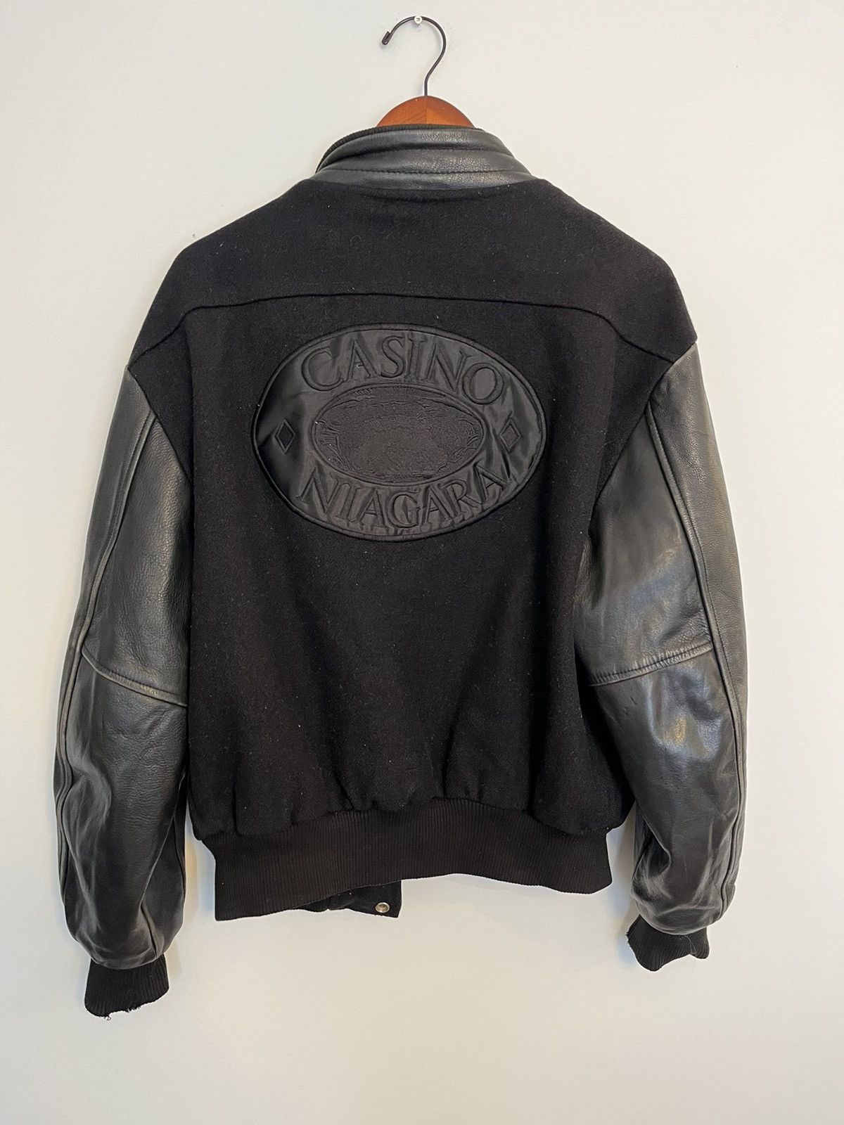 90’s avintage varsity jacket Casino Niagara Black leather