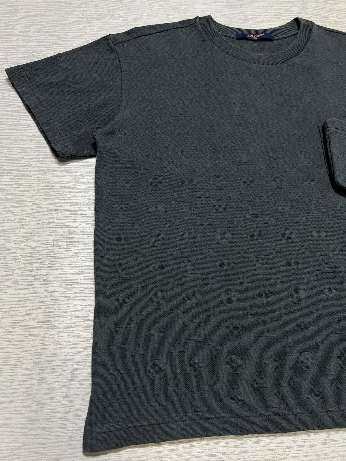 Louis Vuitton Louis Vuitton - 3D Pocket Monogram T-Shirt Size US XS / EU 42 / 0 - 8 Thumbnail