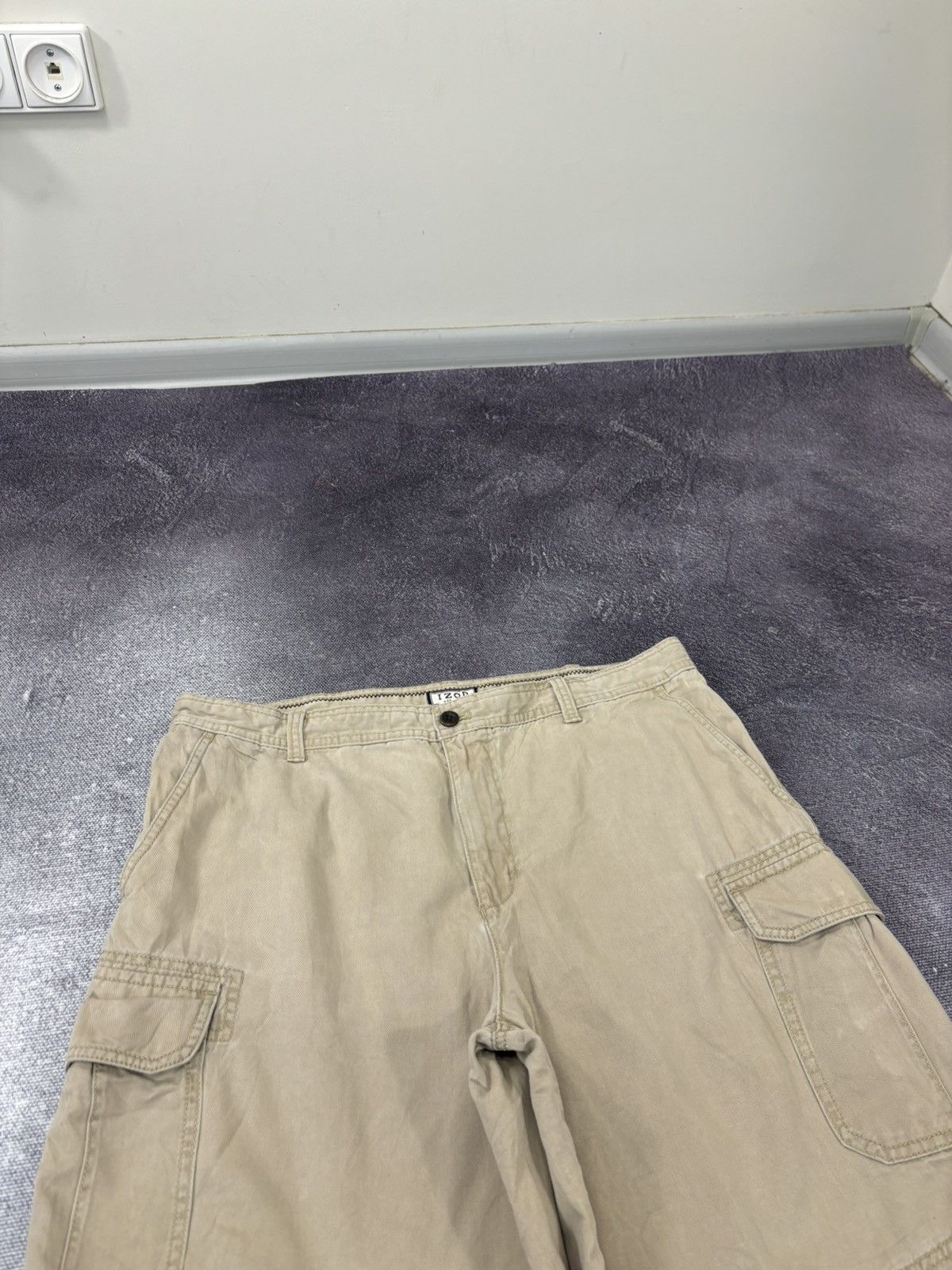Izod Vintage IZOD Military Style Wide-Leg Y2K Hype Cargo Shorts Size US 38 / EU 54 - 4 Thumbnail