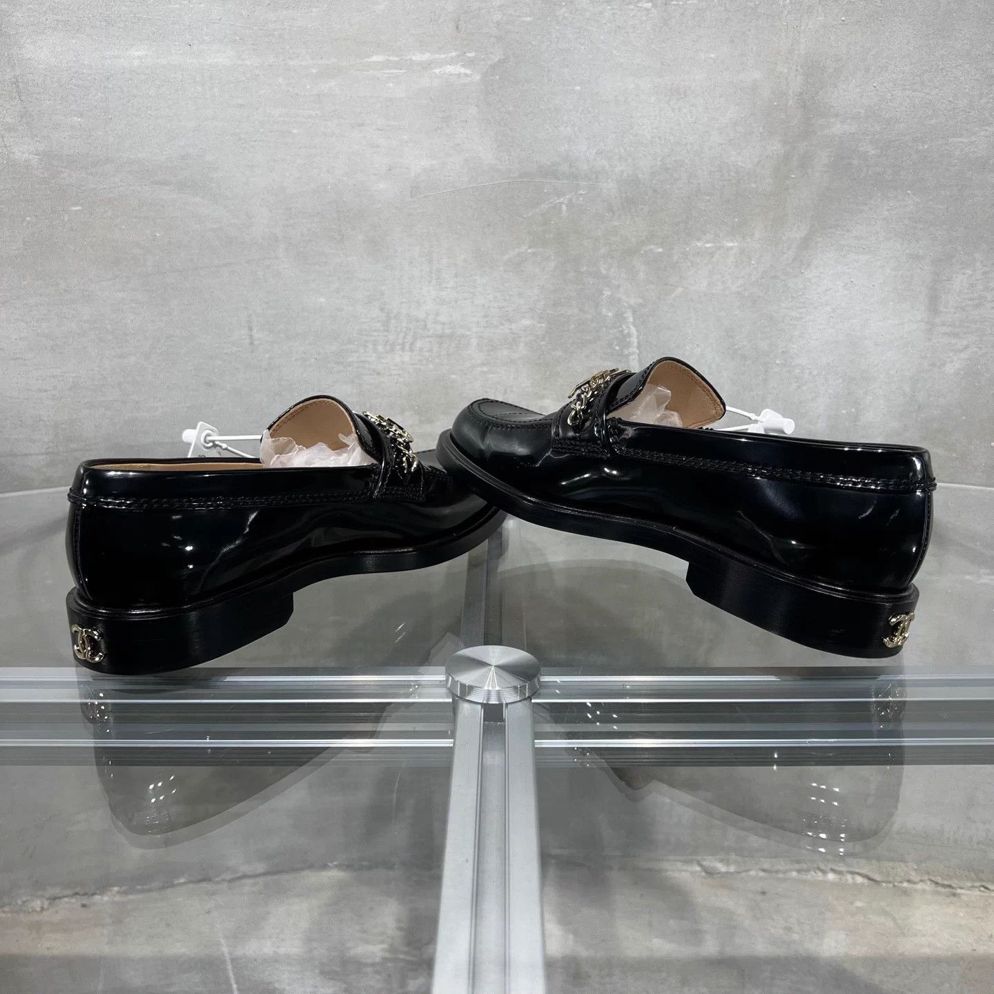 Chanel Chanel Black Gold CC Logo Loafers 37.5 Size US 6.5 / IT 36.5 - 5 Thumbnail