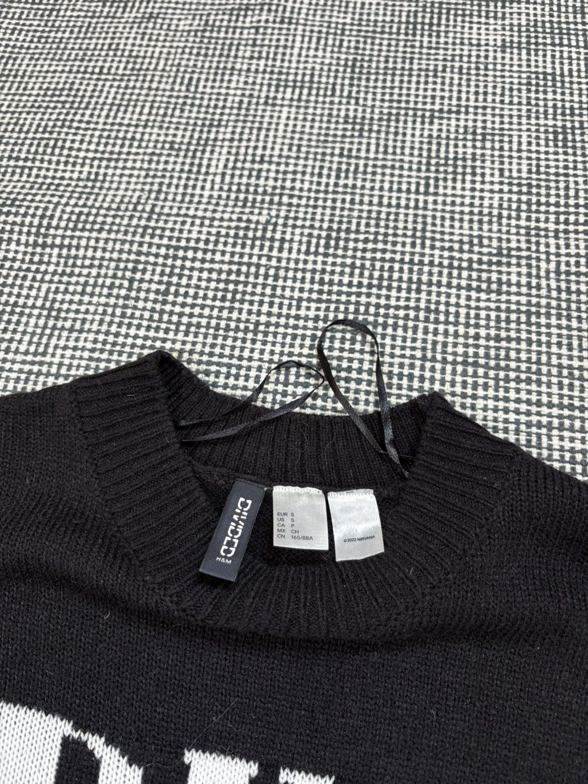 Nirvana H&M Nirvana fuzzy knit jumper sweater grunge alt avant garde Size US S / EU 44-46 / 1 - 3 Thumbnail