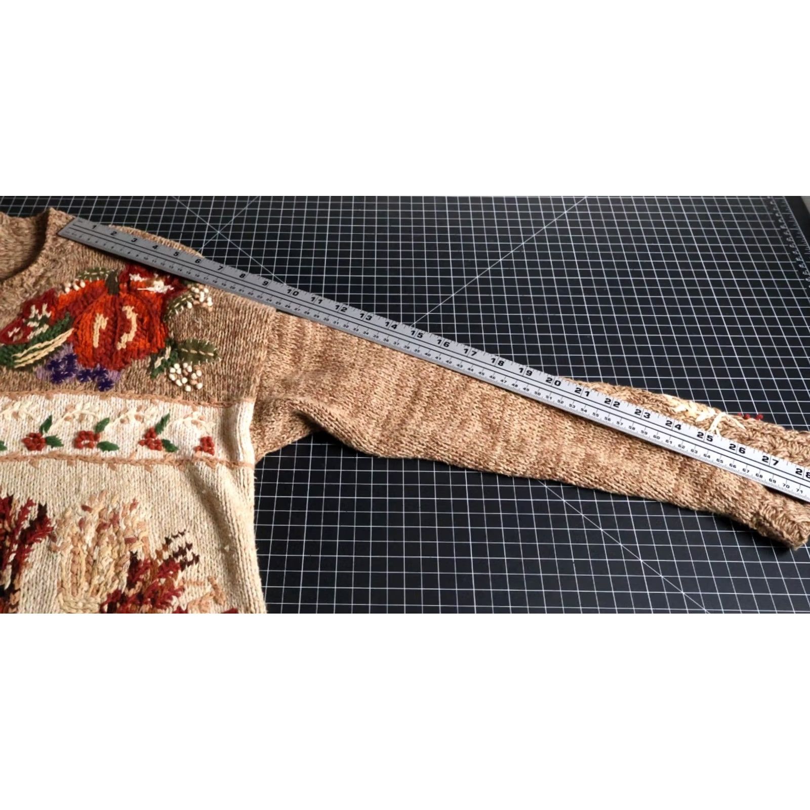 Vintage VINTAGE Heirloom Collectibles Cardigan Women’s Medium Beige Embroidered Autumn Harvest Knit Sweater Size M / US 6-8 / IT 42-44 - 7 Thumbnail