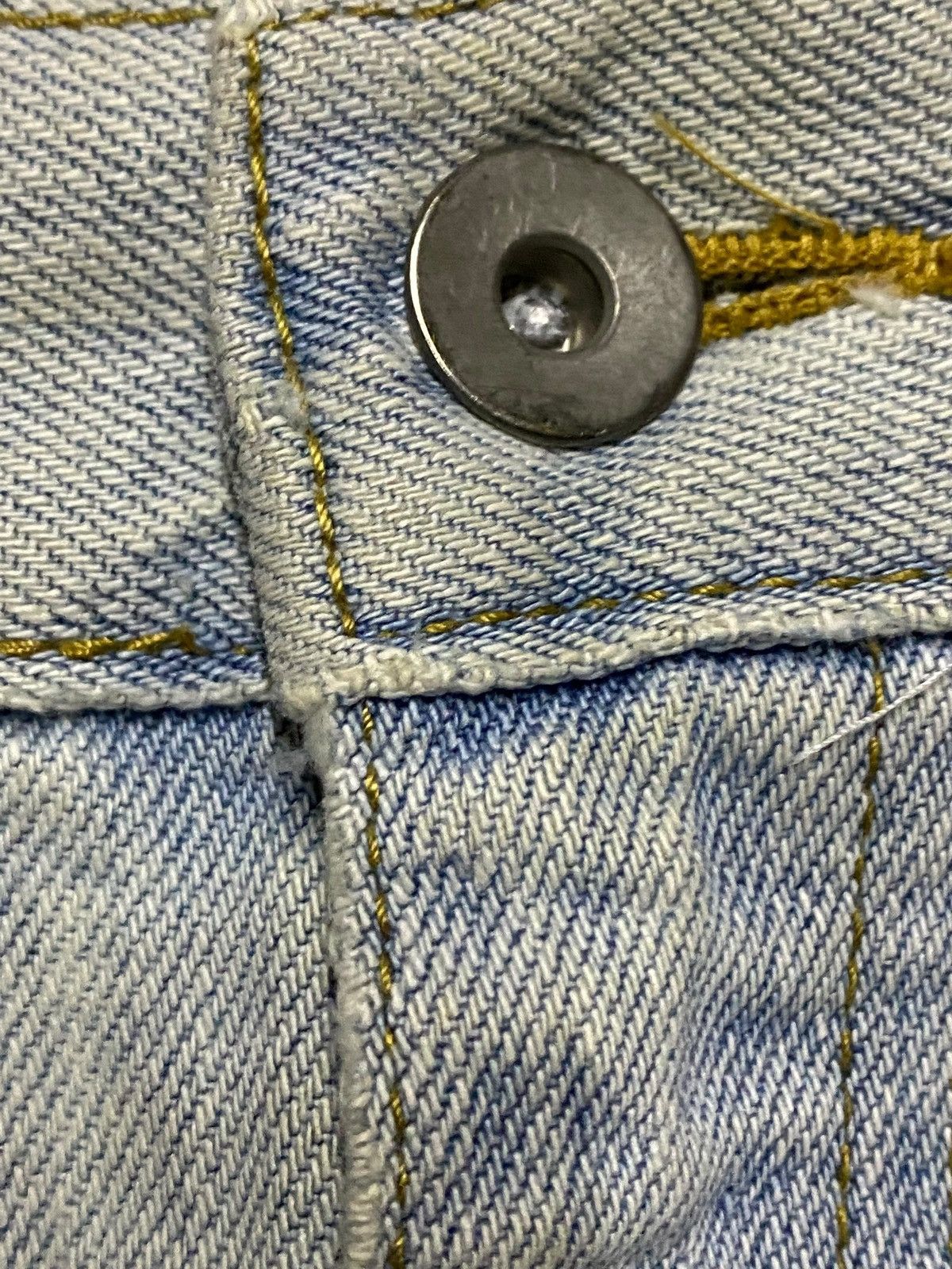 Japanese Brand Vintage Japanese Brand Uniqlo Light Wash Distressed Jeans Size US 34 / EU 50 - 7 Thumbnail