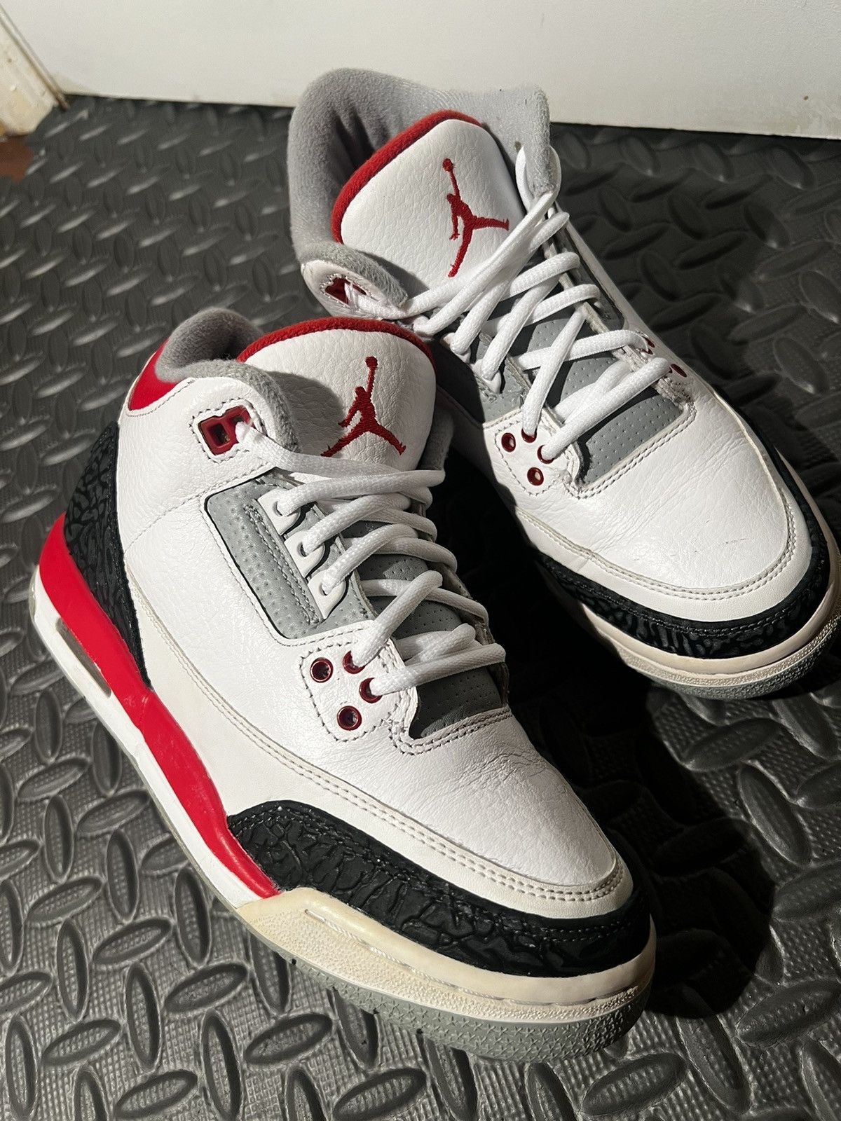 Jordan Brand CLEAN Air Jordan 3 Retro 2013 Fire Red size 7.5 Womens Shoes Size US 7.5 / IT 37.5 - 2 Thumbnail