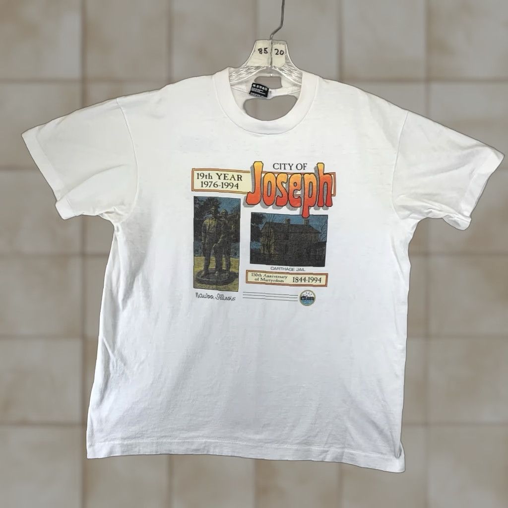 Fruit Of The Loom VINTAGE Nauvoo Illinois T-Shirt Men XL White 90s Retro Double-Sided Graphic Tee Size US XL / EU 56 / 4 - 1 Thumbnail
