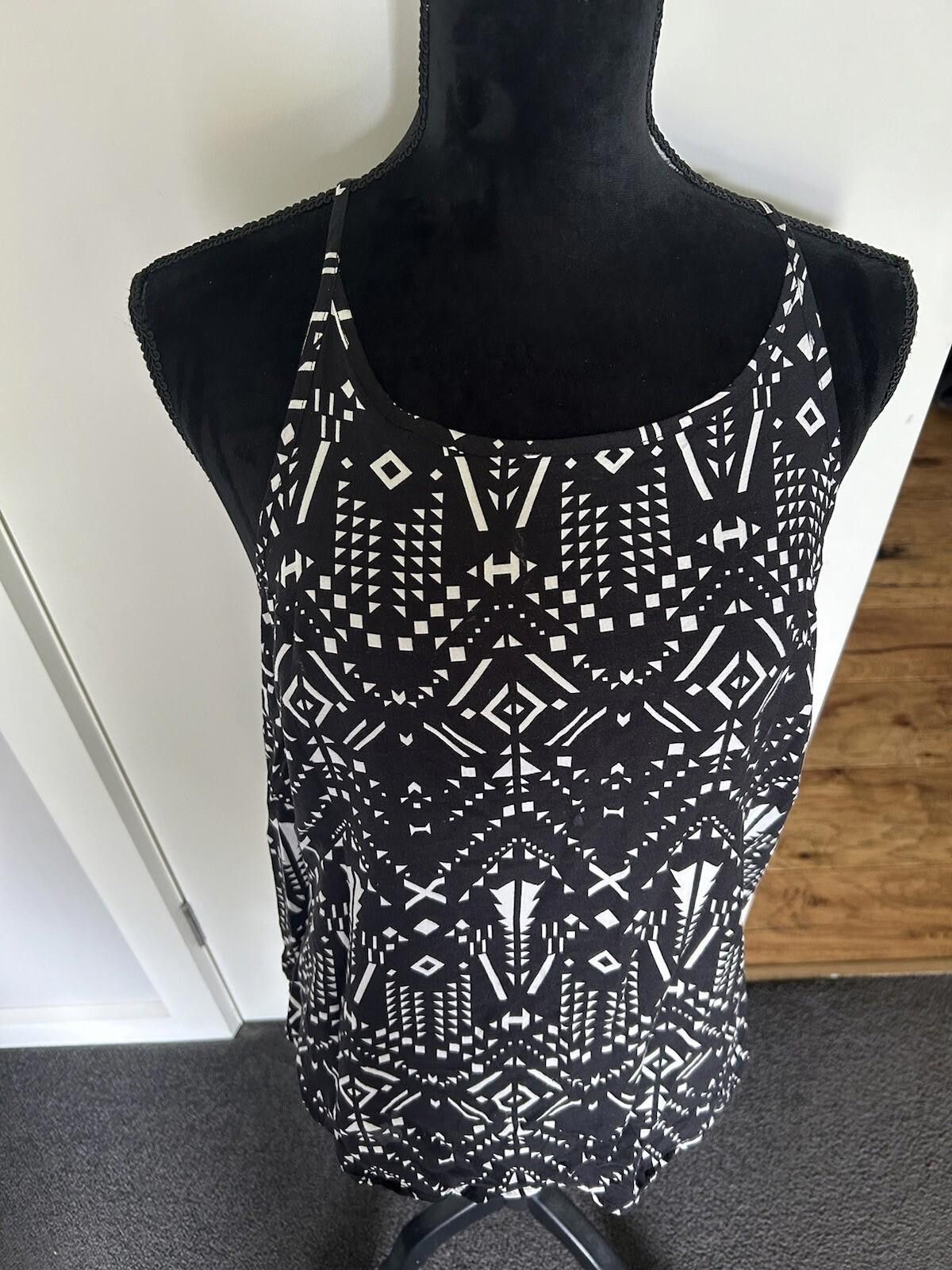 Designer Decjuba singlet Top Black & White Aztec Print - Size L (002) Size L / US 10 / IT 46 - 3 Thumbnail
